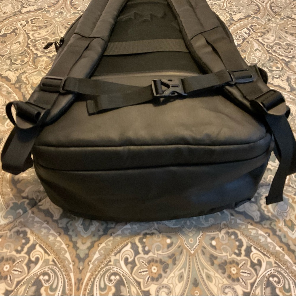 Mint The Ridge Commuter Weatherproof RFID Backpack, used 1x - Picture 12 of 16